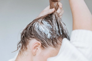Cách chọn dầu gội trị gàu
