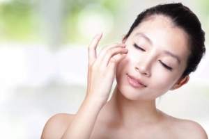 Cách chọn kem dưỡng ẩm cho da khô nứt nẻ vào mùa đông