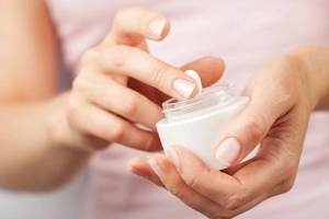 Cách chọn mỹ phẩm chăm sóc da mặt cho mẹ sau sinh