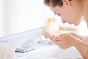 Cách chọn sữa rửa mặt tốt nhất để giảm mụn