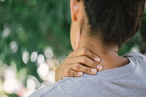Cách giảm đau đầu sau gáy tại nhà