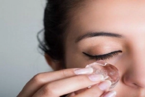 Cách làm giảm sưng mắt sau khi ngủ dậy