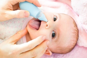 Cách làm sạch đờm trong họng cho trẻ sơ sinh