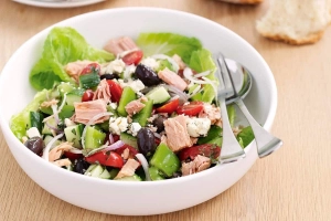 Cách làm salad cá ngừ đơn giản