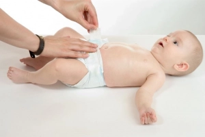 Cách thay tã vải cho trẻ sơ sinh