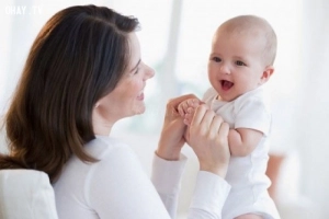 Cách thức giao tiếp phù hợp với trẻ em từ giai đoạn 1 tuổi