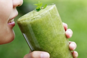 Cách uống nước ép cần tây giảm cân