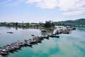 Cảnh đẹp đầm Lập An làm say lòng du khách