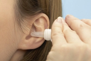Cảnh giác khi dùng thuốc nhỏ tai viêm tai giữa
