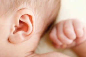 Cảnh giác trẻ dễ bị viêm tai giữa tiết dịch