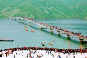 Cầu Pá Uôn - cây cầu có trụ cao nhất Việt Nam ở giữa phong cảnh tuyệt đẹp