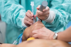 Chăm sóc bệnh nhân sau mổ u nang dây thanh