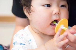 Chăm sóc răng miệng cho trẻ bị tim bẩm sinh