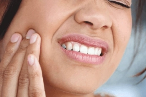 Chân răng bị khuyết điều trị thế nào?