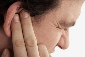 Chảy nước vàng ở vành tai: Cảnh giác viêm tai ngoài cấp tính