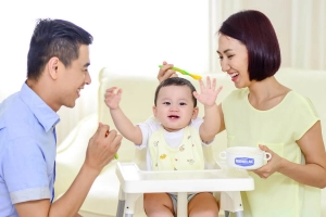 Chế độ dinh dưỡng cho trẻ đến 6 tháng tuổi