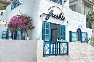 Check-in rần rần cafe Santorini - Freshie food &#038; drinks Hạ Long xinh xắn