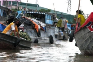 Chợ nổi chiều cuối năm