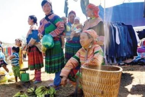 Chợ phiên Tây Bắc trên Tây Nguyên