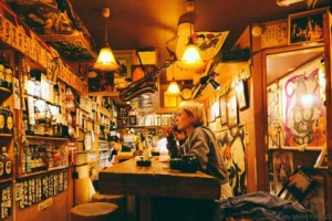 Chuyện về người hầu rượu không biết tiếng Nhật ở Tokyo