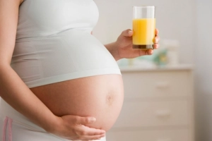 Có bầu uống nước cam được không?