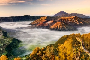 Có gì trong miệng núi lửa Bromo ở Đông Java, Indonesia?