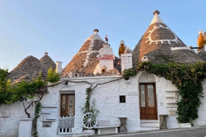 Có một ngôi làng Alberobello đẹp tựa cổ tích ở Italy