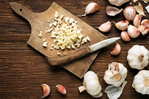 Có nên ăn tỏi hậu COVID?