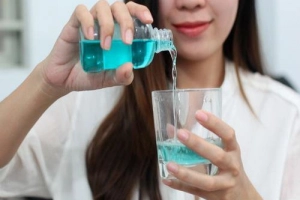 Có nên dùng thuốc súc họng trong thời gian dài?