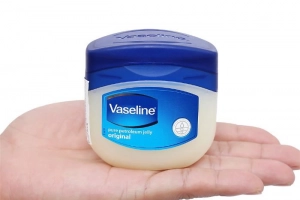 Có nên dùng Vaseline cho da dầu không?