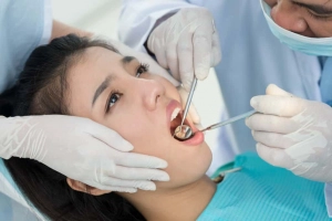 Có nên nhổ răng sâu số 8 hàm trên?
