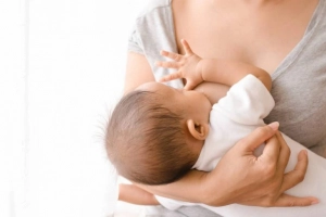 Có thể cho con bú khi nhiễm Covid không?
