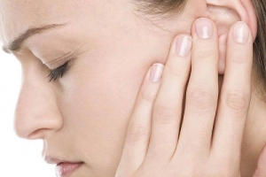 Cử động hàm có tiếng kêu có phải viêm khớp thái dương hàm?