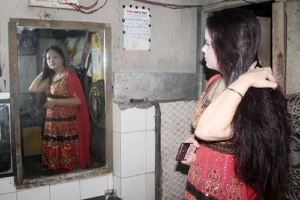 Cuộc đời của một vũ nữ trong quán bar Ấn Độ
