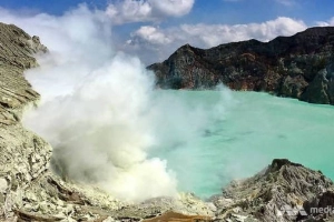 Cuộc sống chật vật của thợ mỏ trên miệng núi lửa Ijen