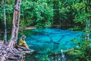 Đắm mình nơi hồ nước thần tiên ở Khlong Thom
