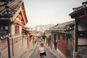 Dạo chơi ở làng cổ Bukchon Hanok điểm đến thú vị trong chuyến du lịch Seoul