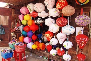 Dạo quanh các phố đèn lồng rực rỡ ngày Tết