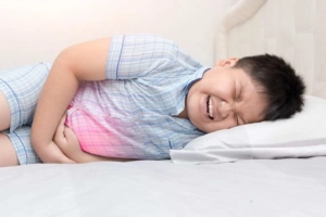 Dấu hiệu trẻ bị ngộ độc thức ăn