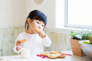 Dấu hiệu trẻ thừa đạm cha mẹ cần biết