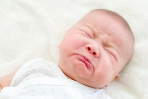 Dấu hiệu và chẩn đoán viêm ruột hoại tử ở trẻ sơ sinh
