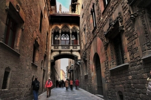 Đến Barcelona không chỉ có bóng đá