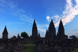 Đền Hindu hơn nghìn năm tuổi ở Indonesia