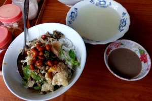 Đến Huế, ăn cơm hến đúng điệu ở cồn Hến