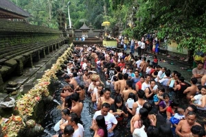 Đền suối thiêng Tampak Siring của du lịch Bali