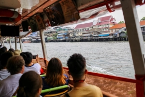 Đi buýt sông ngắm những ngôi chùa nổi tiếng ở Bangkok