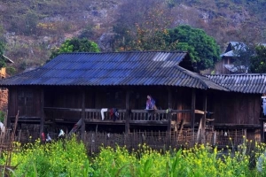 Đi chơi Tết Tây Bắc, hãy thử tắm khoáng nóng trong nhà gỗ