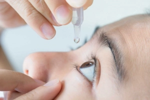 Dị ứng mắt kèm chảy nước mắt cần khắc phục thế nào?