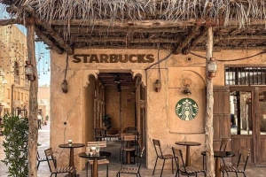 Độc lạ tiệm Starbucks &#8216;mái lá&#8217; ở Dubai 