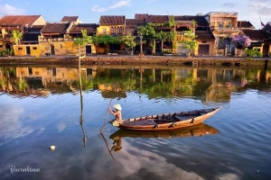 Dòng sông Hoài bình yên giữa phố cổ Hội An